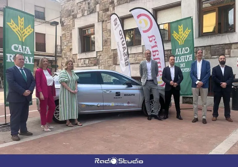 Presentaci&oacute;n de la campa&ntilde;a 'Comprar en Torrelavega va sobre ruedas' | Foto: Radio Studio