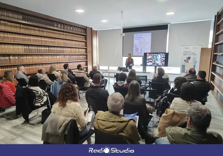 Una jornada de formaci&oacute;n en la C&aacute;mara de Comercio de Torrelavega