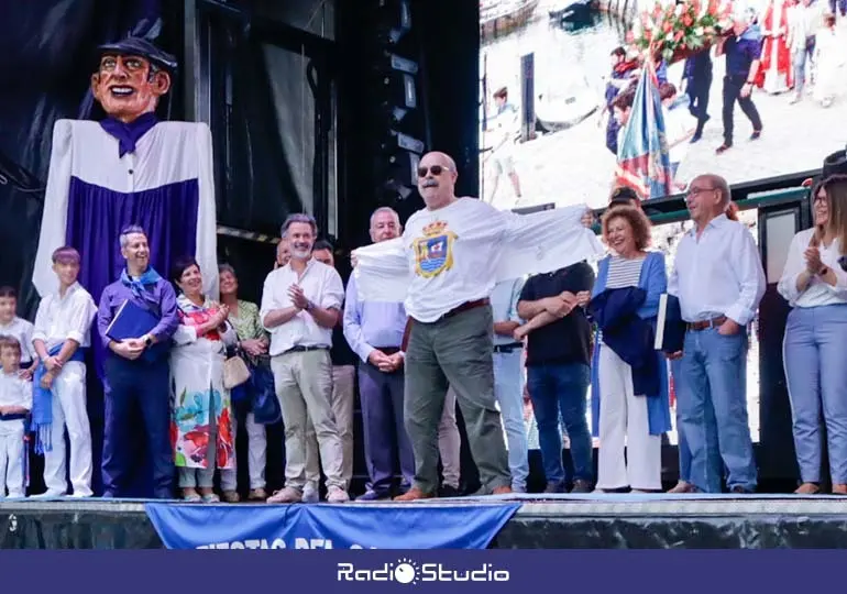 El torrelaveguense Antonio Resines da el pistoletazo de salida a la fiestas del Cristo con "striptease" incluido | Foto: Ayuntamiento