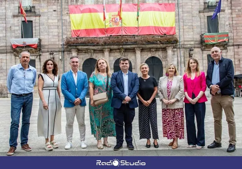 El grupo y la familia han tenido "sinton&iacute;a total" en el encuentro | Foto: PP
