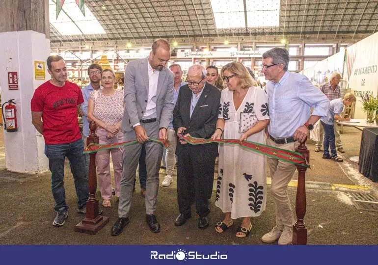 Inauguraci&oacute;n de la feria 'Desembalaje Cantabria' en 2024 | Foto: Ayuntamiento