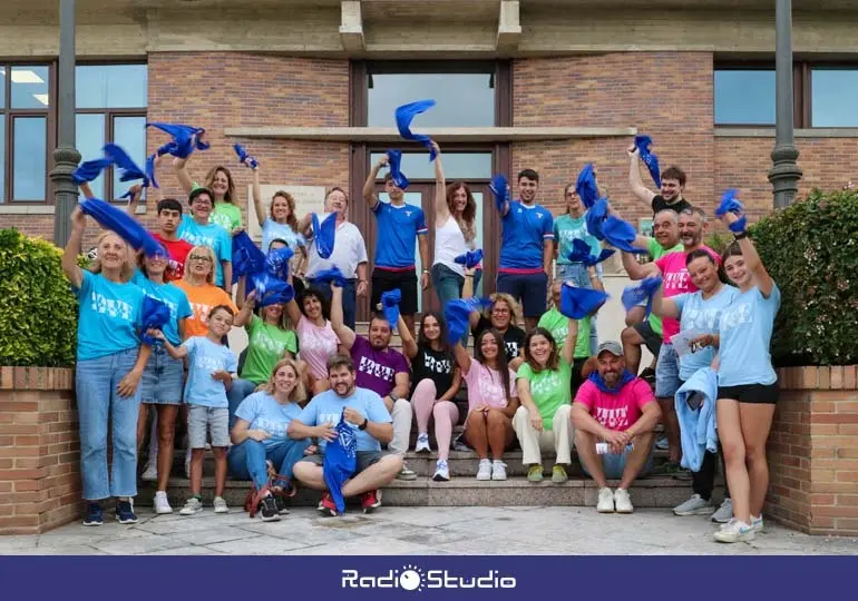 La alcaldesa, Rosa D&iacute;az; el concejal de Festejos, Fernando Sa&ntilde;udo, junto a representantes de las pe&ntilde;as y de los pregoneros de San Pedro Adv&iacute;ncula | Foto: Ayuntamiento