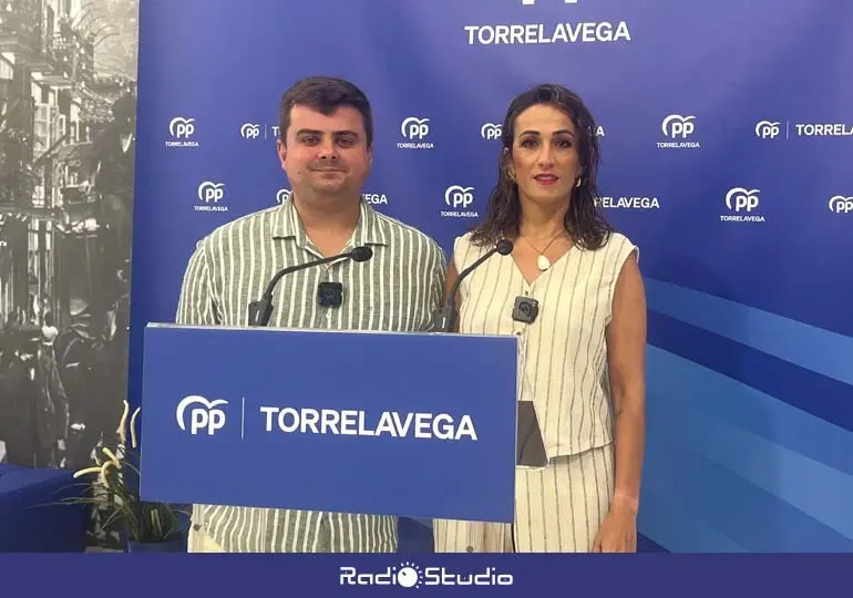 Miguel &Aacute;ngel Vargas y Luc&iacute;a Montes en la sede del partido | Foto: Radio Studio