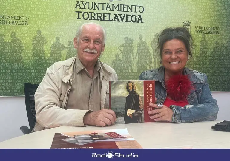 Tom&aacute;s Bustamante y Esther V&eacute;lez en la presentaci&oacute;n del libro | Foto: Radio Studio