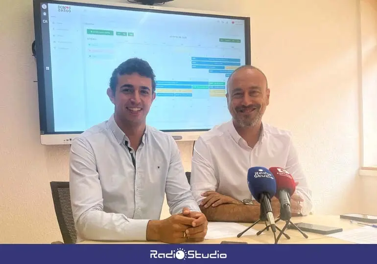 Nacho Gonz&aacute;lez y Javier L&oacute;pez Estrada presentan la IV Liga de Pe&ntilde;as Somos39300 | Foto: Radio Studio
