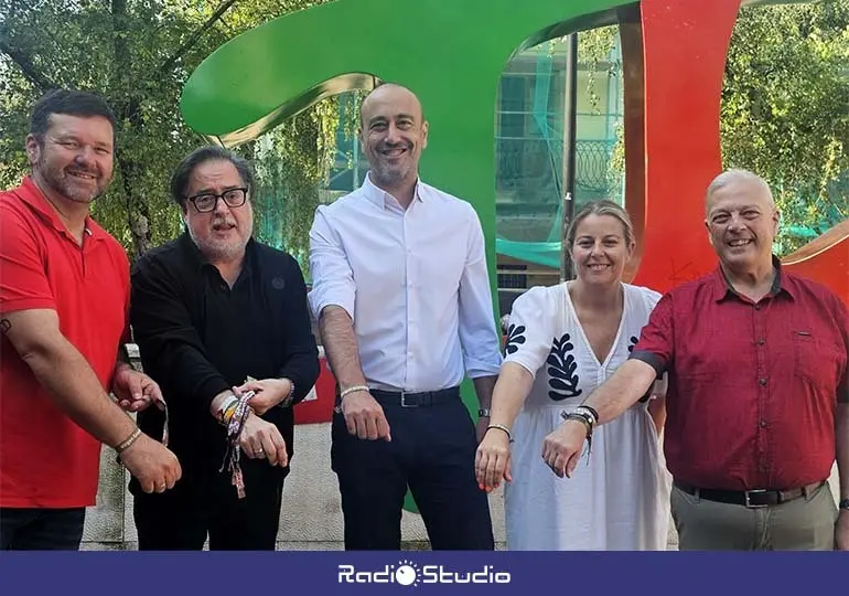 Las pulseras se regalar&aacute;n, por cada compra, entre los clientes de los 184 comercios adscritos a la iniciativa.