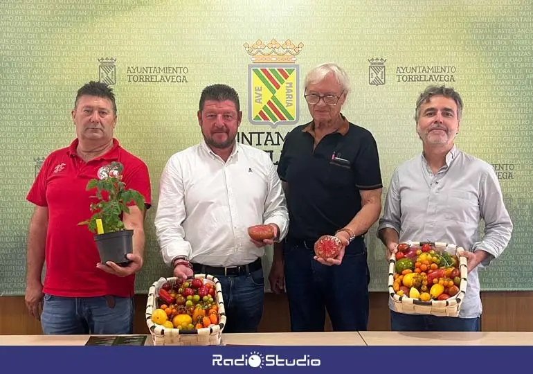 Presentaci&oacute;n del V Festival Internacional del Tomate en la que se ha mostrado por primera vez el tomate de Torrelavega: Se&ntilde;or&iacute;o de la Vega | Foto: Radio Studio