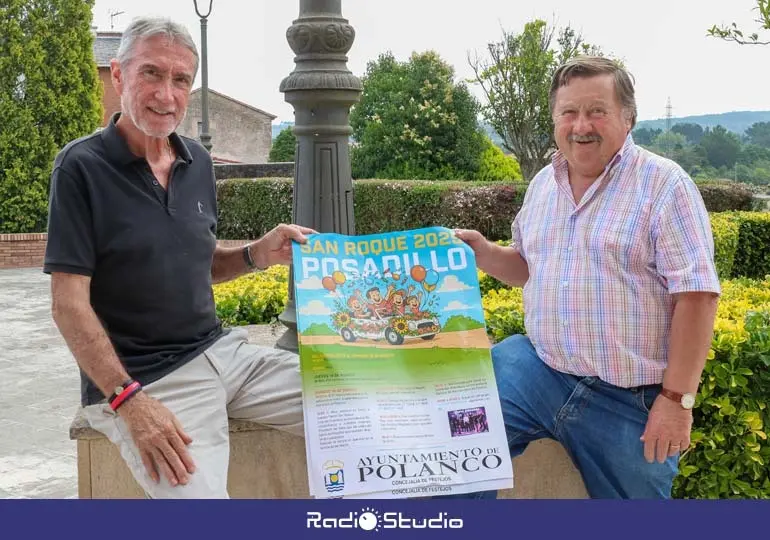 El concejal de Festejos, Fernando Sa&ntilde;udo (a la derecha), sostiene el cartel de la fiestas de Posadillo junto al primer teniente de alcalde, Avelino Rodr&iacute;guez | Foto: Ayuntamiento de Polanco