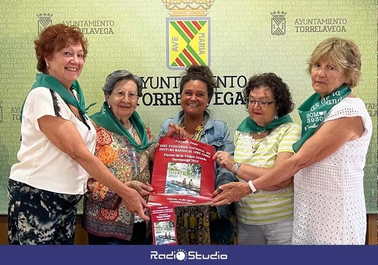 Marisa Caballero, Elvira Mediavilla, Dolores Mart&iacute;nez y Aurora Miranda junto a la concejala de Cultura, Esther V&eacute;lez | Foto: Radio Studio