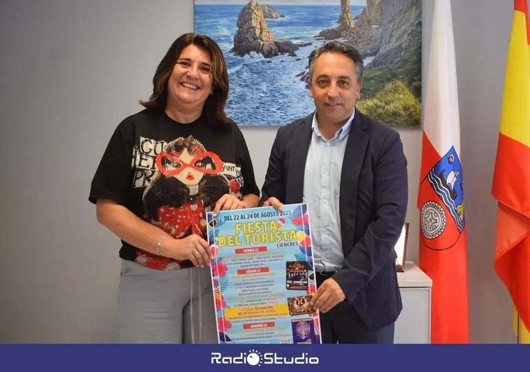 El alcalde de Pi&eacute;lagos, Carlos Caram&eacute;s, y la concejala de Festejos, Gloria B&aacute;rcena, presentan la Fiesta del Turista 2025 | Foto: Ayuntamiento de Pi&eacute;lagos