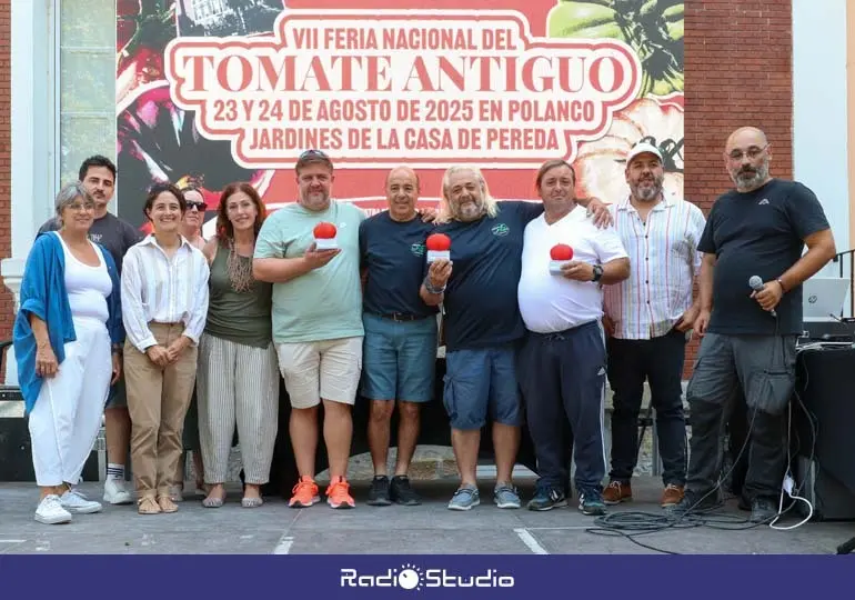 Foto de familia de los ganadores de la Feria Nacional del Tomate Antiguo | Foto: Ayuntamiento
