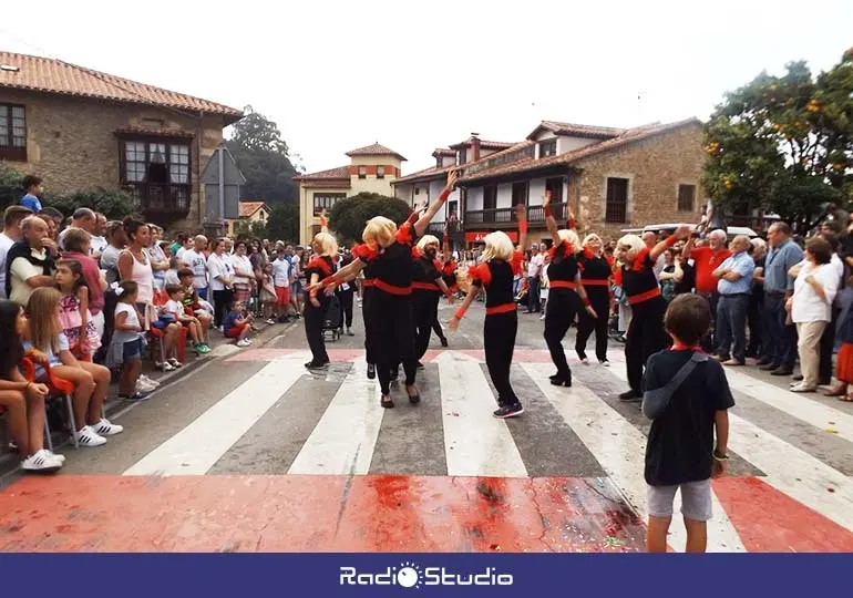 Imagen de archivo del Ayuntamiento de Alfoz de Lloredo de Desfile de Carrozas y Carretas de Los Santos M&aacute;rtires