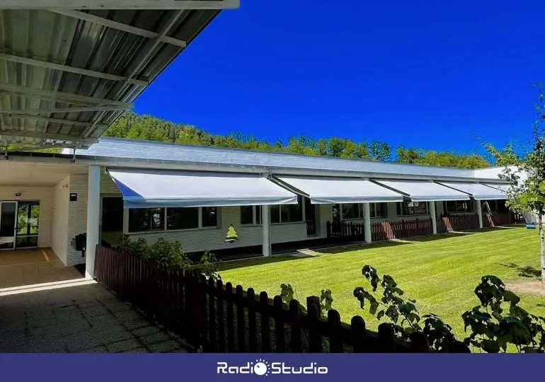 Nuevos toldos en el CEI La Robleda de Santiago de Cartes | Foto: Ayuntamiento
