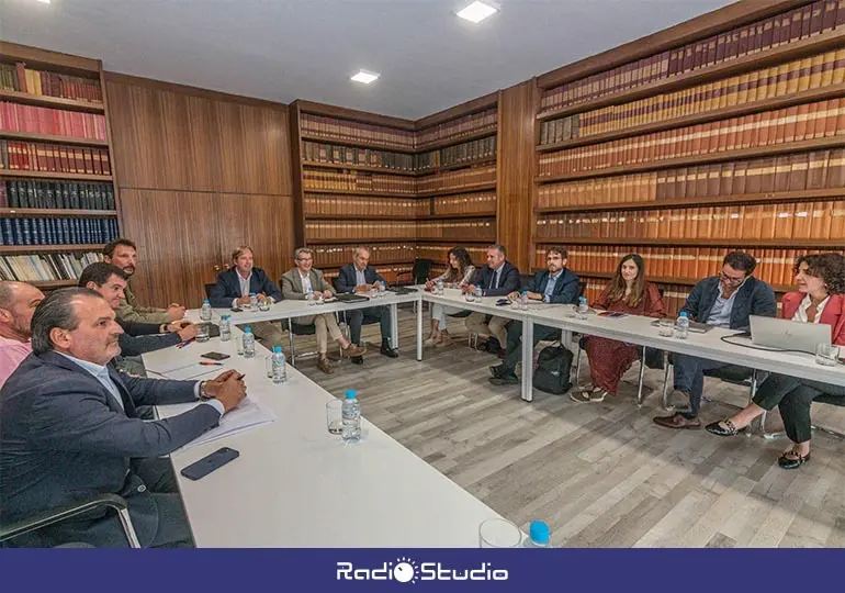 La C&aacute;mara acogi&oacute; hoy la primera reuni&oacute;n de la Mesa de Revitalizaci&oacute;n de Bridgestone.