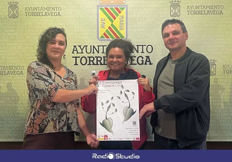 La concejal de Cultura, Esther V&eacute;lez, acompa&ntilde;ada por Elena Umlauff y Jos&eacute; Iturraspe de Malabaracirco, ha presentado la sexta edici&oacute;n del Festival &lsquo;Torrelavega Ciudad de Circo&rsquo; | Foto: Radio Studio