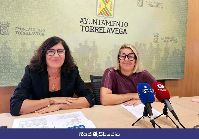 Natalia de los Arcos y Cristina Garc&iacute;a Vi&ntilde;as | Foto: Ayuntamiento de Torrelavega