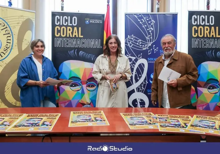 La alcaldesa de Polanco, Rosa D&iacute;az; la concejal de Cultura, Alicia Mart&iacute;nez Bustillo; Y el portavoz de la organizaci&oacute;n del Ciclo, Hilario Oru&ntilde;a, durante la presentaci&oacute;n del ciclo | Foto: Ayuntamiento