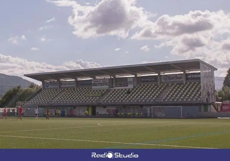 Campo de f&uacute;tbol de Santa Ana, en Tanos