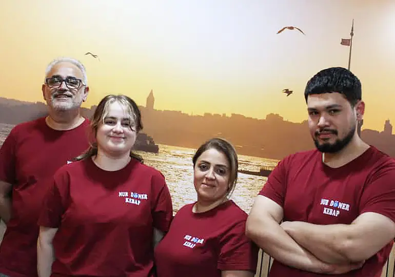 Equipo de Nur Doner Kebak