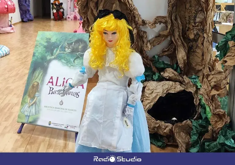 El libro de Lewis Carroll &ldquo;Alicia en el Pa&iacute;s de las Maravillas&rdquo; ha sido hilo conductor de las diferentes actividades | Foto: Ayuntamiento