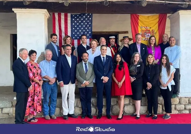 El alcalde de Alfoz de Lloredo, Enrique Bretones, ha visitado Santa B&aacute;rbara | Foto: Ayuntamiento
