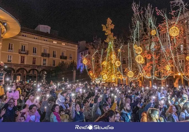 Imagen de archivo del Ayuntamiento de Torrrelavega del encendido de las luces de Navidad en la ciudad