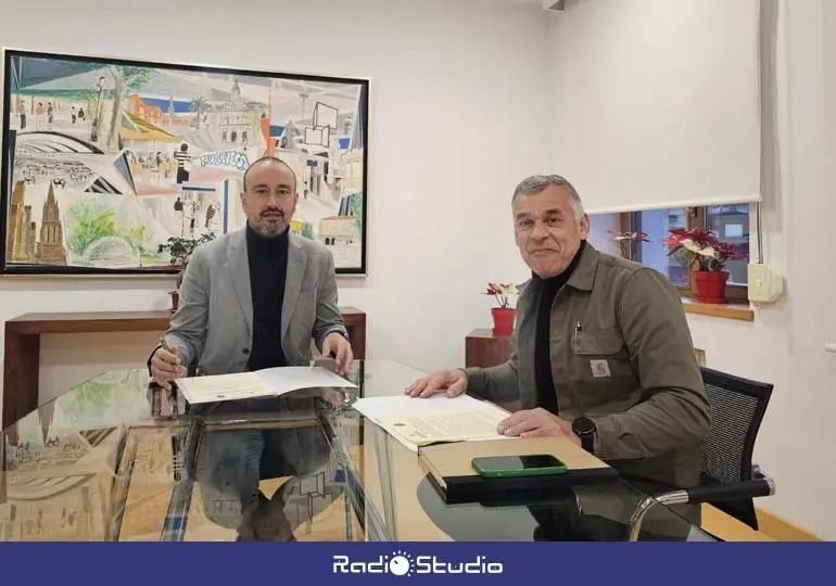 Imagen de archivo de una reuni&oacute;n entre el alcalde Javier L&oacute;pez Estrada y el presidente de la Junta, Eduardo Trueba