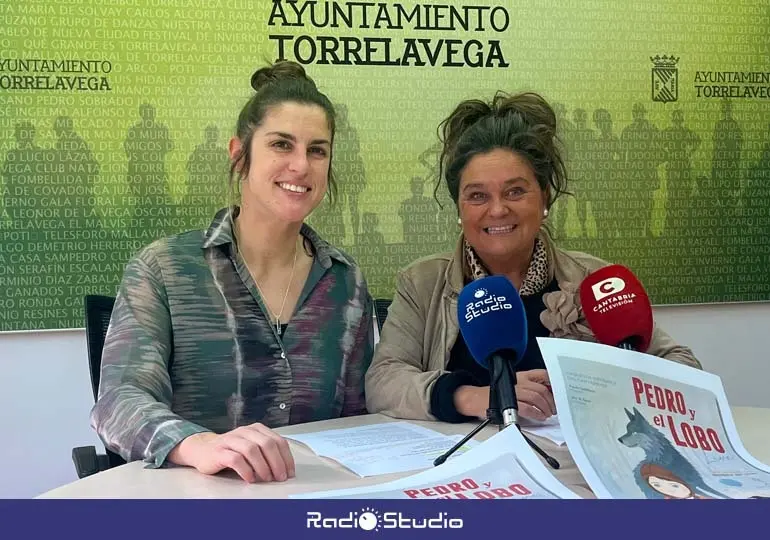 Paula Sumillera y Esther V&eacute;lez han presentado el concierto | Foto: Radio Studio
