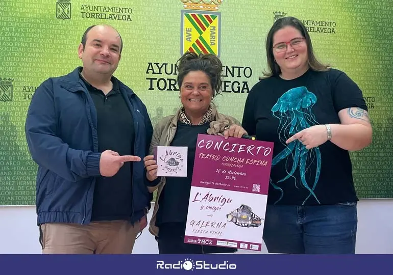 La concejala de Cultura, Esther V&eacute;lez, junto con Ana Benic y Bernardo Argos | Foto: Radio Studio