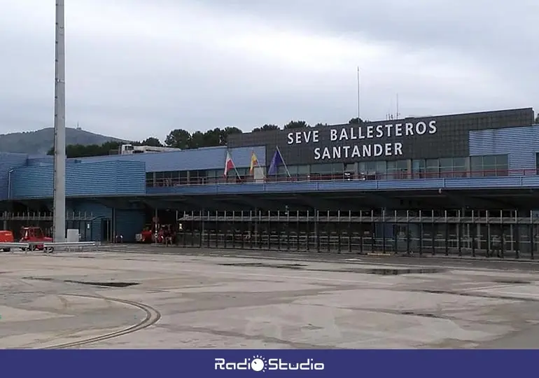 Instalaciones del aeropuerto c&aacute;ntabro.
