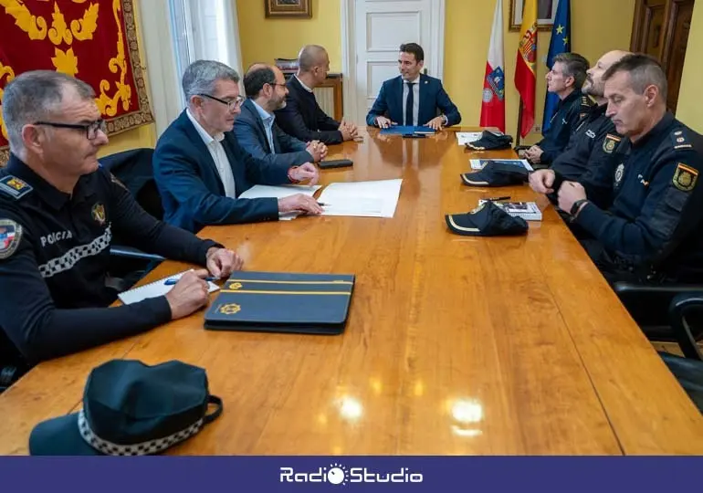 Imagen del Ayuntamiento de Torrelavega de la reuni&oacute;n celebrada este lunes&nbsp;en la Delegaci&oacute;n del Gobierno en Cantabria