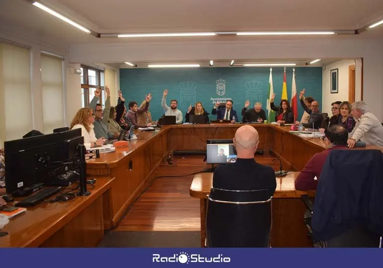 Pleno extraordinario en el que se ha aprobado el presupuesto de Pi&eacute;lagos | Foto: Ayuntamiento