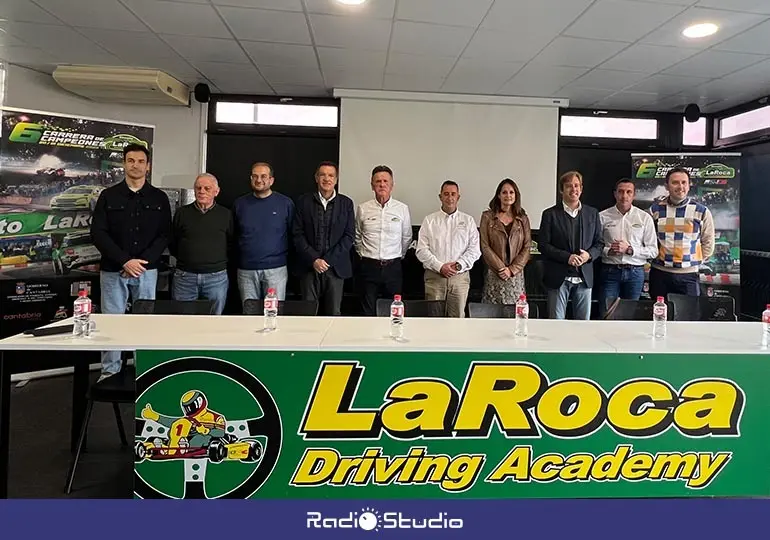 Organizadores y patrocinadores en la presentaci&oacute;n de la VI Carrera de Campeones en el Karting La Roca.