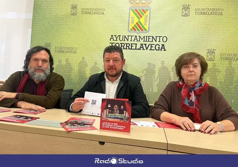 Jos&eacute; Luis Serzo y Rosa Poo junto al concejal Jes&uacute;s S&aacute;nchez presentan TheWelcome | Foto: Radio Studio