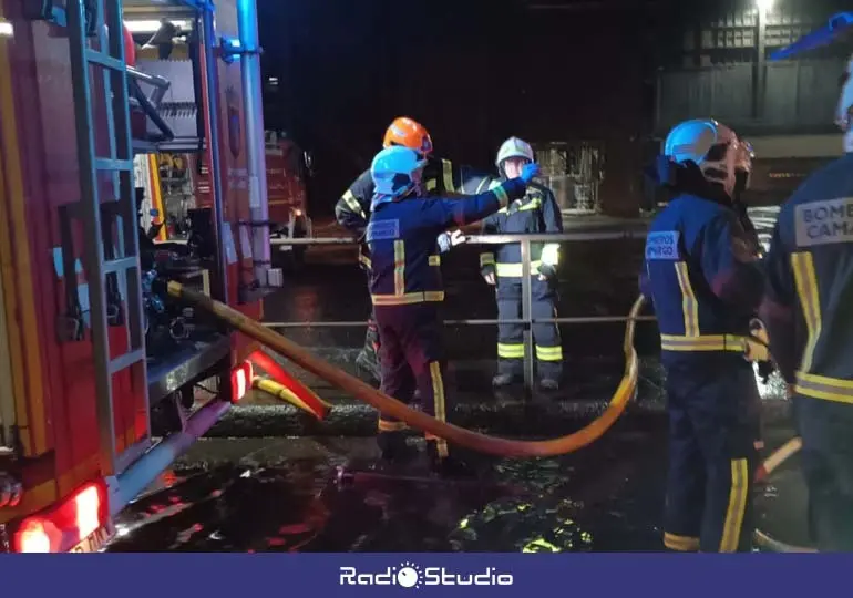 Susto en Ferroatl&aacute;ntica tras el incendio en un dep&oacute;sito de aceite | Foto: Gobierno de Cantabria