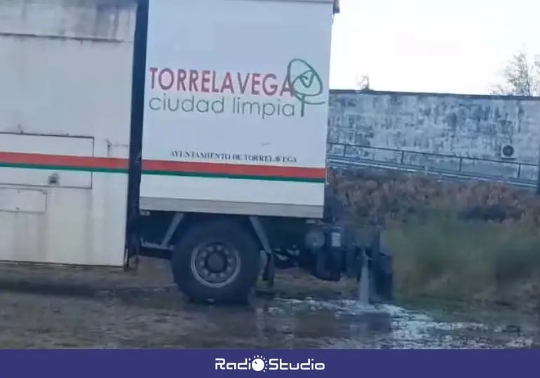 V&iacute;deo captado por un vecino de Barreda de vertidos de agua contaminada en la campa
