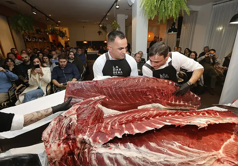 Ronqueo de at&uacute;n rojo previo a las jornadas del restaurante La D&aacute;rsena
