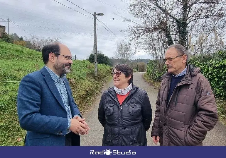 El concejal de Obras, Jos&eacute; Luis Urraca, junto con vecinos de Torres Arriba | Foto: Ayuntamiento