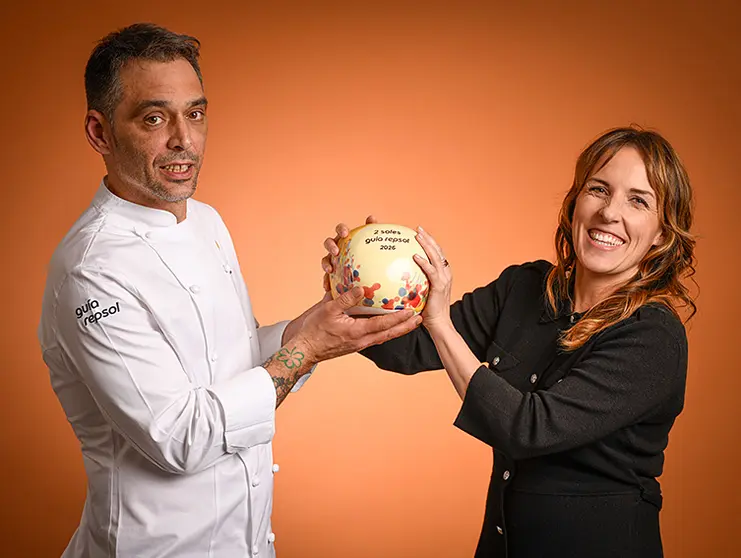 Eduardo Quintana y Cristina Cruz, del restaurante La Bicicleta, con su nuevo Sol Repsol