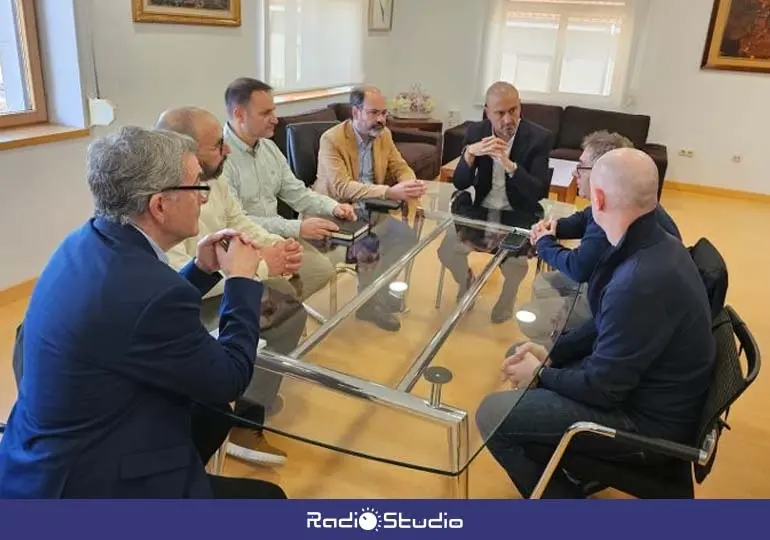 Imagen del Ayuntamiento de la reuni&oacute;n entre representantes municipales y miembros del Comit&eacute; de Empresa de Solvay