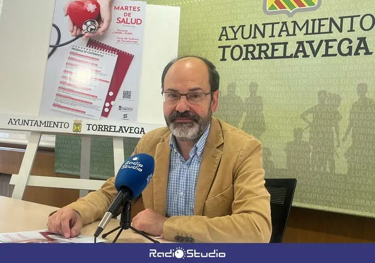 El concejal de Sanidad, Jos&eacute; Luis Urraca, presenta Martes de Salud | Foto: Radio Studio