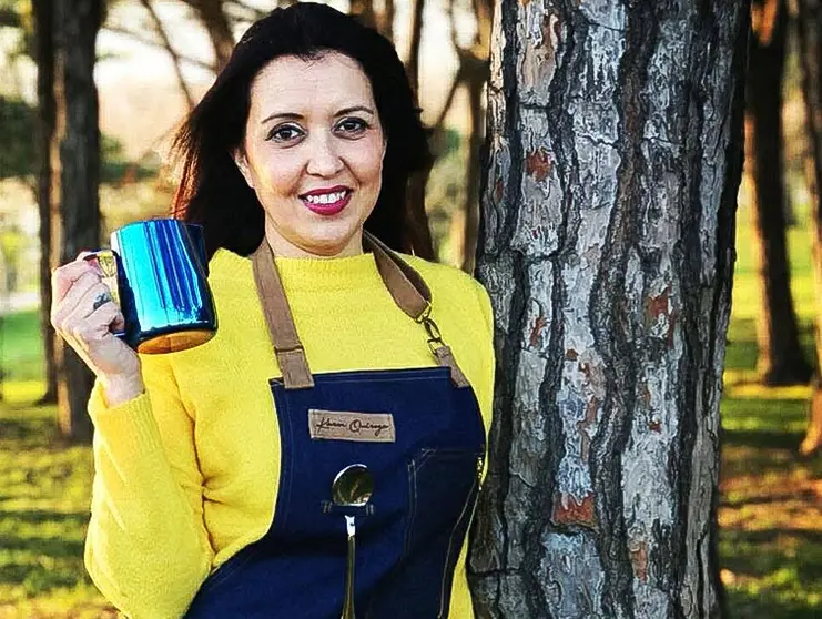 La barista y formadora Karen Quiroga, ligada a la empresa c&aacute;ntabra Caf&eacute;s Dromedario