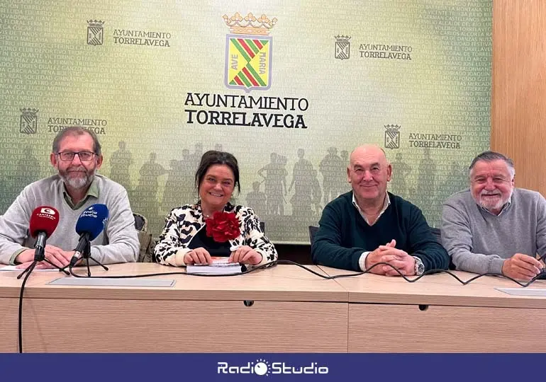Esther V&eacute;lez acompa&ntilde;ada por los representantes de Quercus, Ventura G&oacute;mez, Joaqu&iacute;n D&iacute;az y Fernando Bustillo | Foto: Radio Studio
