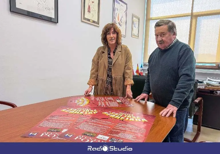 La alcaldesa, Rosa D&iacute;az, en la presentaci&oacute;n del programa de la Gran Feria de Padre junto al concejal Fernando Sa&ntilde;udo | Foto: Ayuntamiento