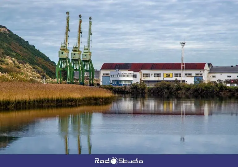 Instalaciones de la empresa Julio Cabrero y C&iacute;a en el puerto de Requejada | Foto: Ayuntamiento