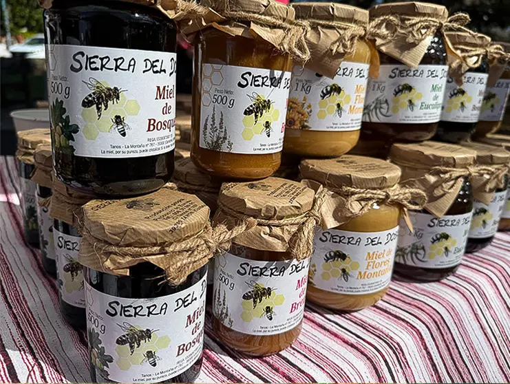 Parte de las mieles que comercializa Sierra del Dobra