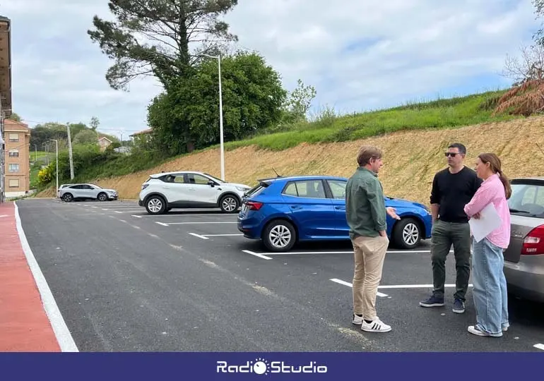 El alcalde de Reoc&iacute;n, Pablo Diestro, inaugura el nuevo aparcamiento habilitado | Foto: Ayuntamiento