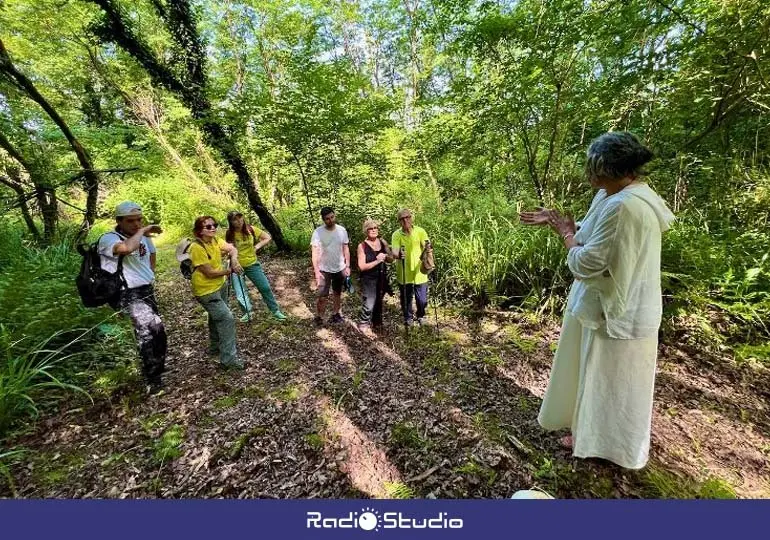 Participantes en una ruta por el entorno del Pozo Tremeo | Foto: Ayuntamiento de Polanco