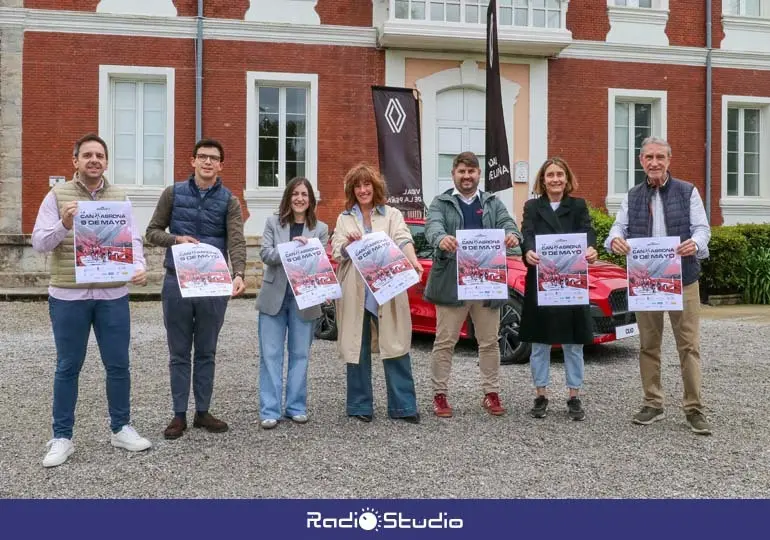 La alcaldesa junto a los organizadores y patrocinadores durante la presentaci&oacute;n de la prueba | Foto: Ayuntamiento