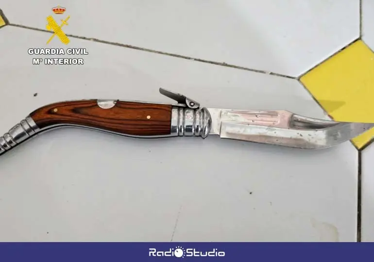 La navaja incautada por la Guardia Civil en Cartes